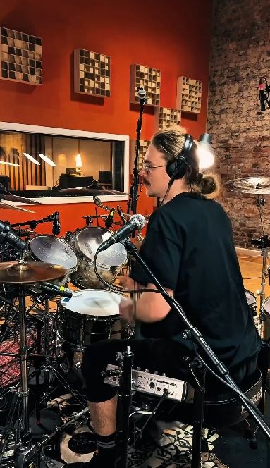 Exumer so se zaprli v studio