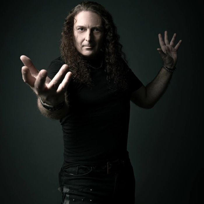 Fabio Lione ni več član Brazilcev Angra